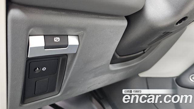 Land Rover Defender 2023 — photo 27