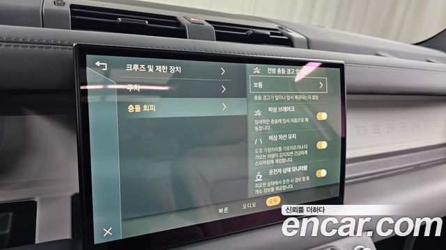 Land Rover Defender 2023 — photo 31