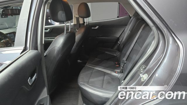 Kia Stonic 2018 — photo 17