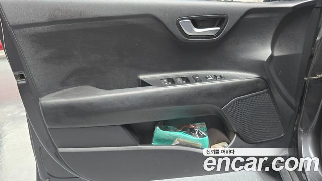 Kia Stonic 2018 — photo 14