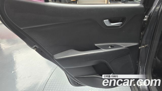 Kia Stonic 2018 — photo 15