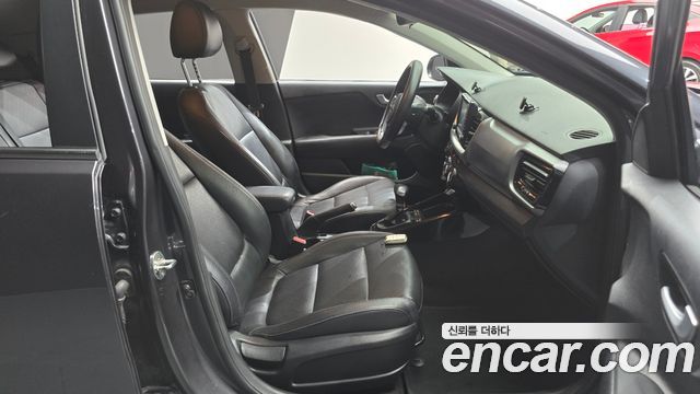 Kia Stonic 2018 — photo 16