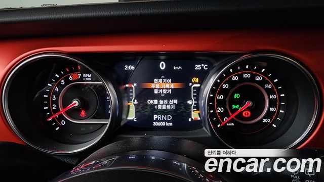 Jeep Wrangler 2021 — photo 11