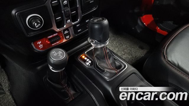 Jeep Wrangler 2021 — photo 12