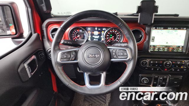 Jeep Wrangler 2021 — photo 18