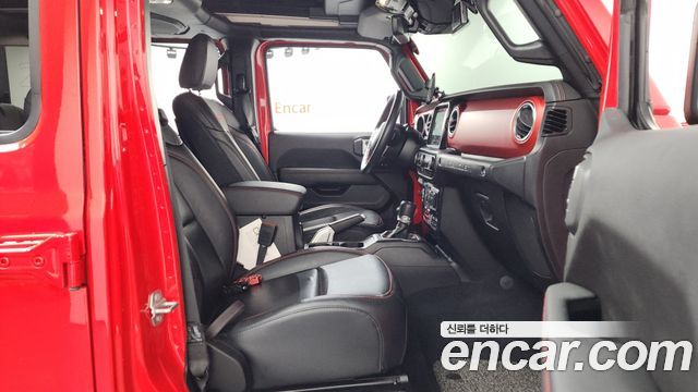 Jeep Wrangler 2021 — photo 22