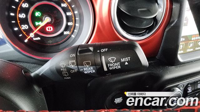 Jeep Wrangler 2021 — photo 24