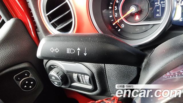 Jeep Wrangler 2021 — photo 25