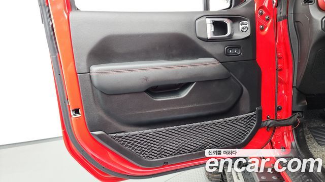 Jeep Wrangler 2021 — photo 14