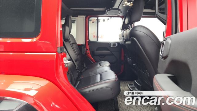 Jeep Wrangler 2021 — photo 16