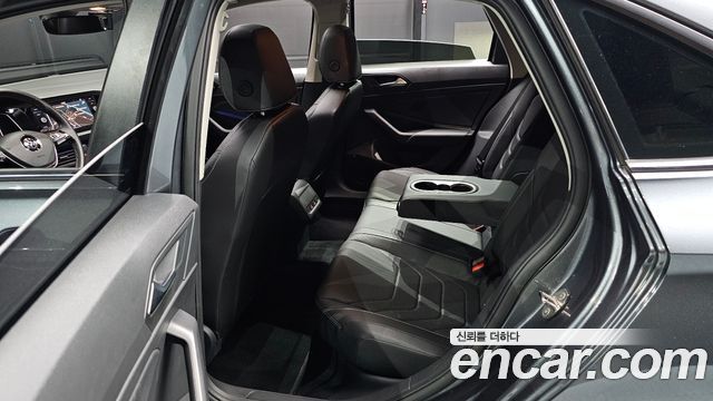 Volkswagen Jetta 2021 — photo 17