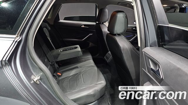 Volkswagen Jetta 2021 — photo 18