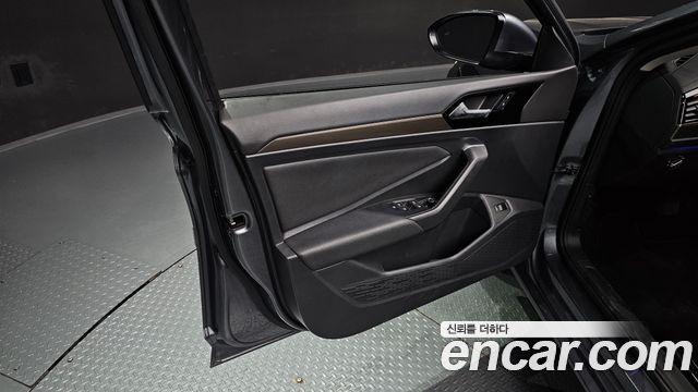 Volkswagen Jetta 2021 — photo 14
