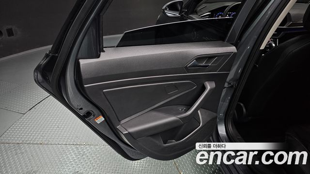 Volkswagen Jetta 2021 — photo 15
