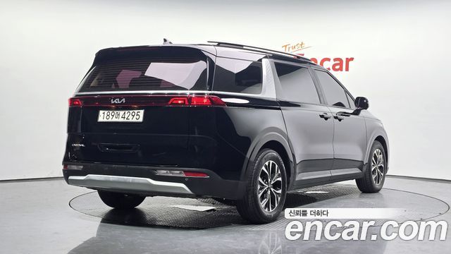 Kia Canival 2023 — photo 2