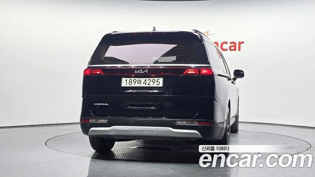 Kia Canival 2023 — photo 4
