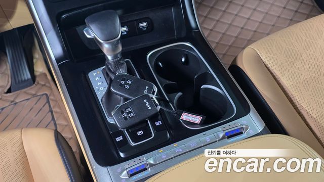 Kia Canival 2023 — photo 12
