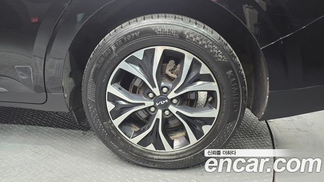 Kia Canival 2023 — photo 7