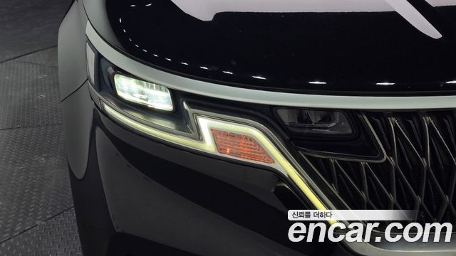 Kia Canival 2023 — photo 8