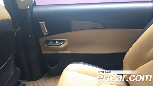 Kia Canival 2023 — photo 15