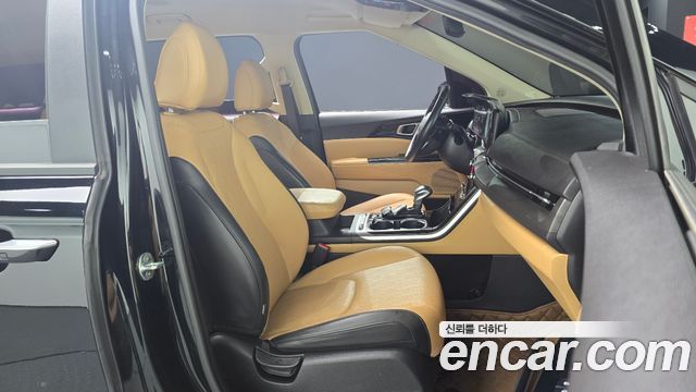Kia Canival 2023 — photo 16