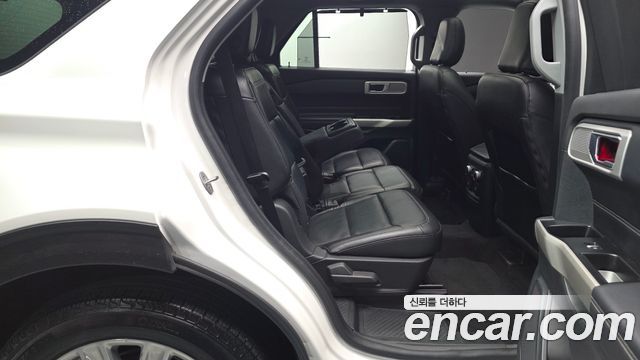 Ford Explorer 2022 — photo 17