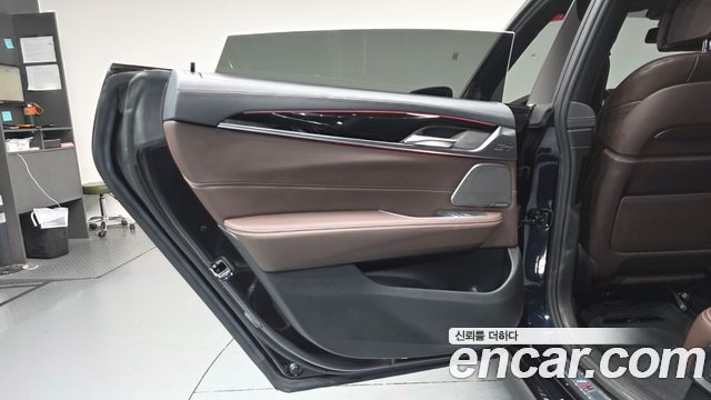 BMW Gran Turismo 2023 — photo 15