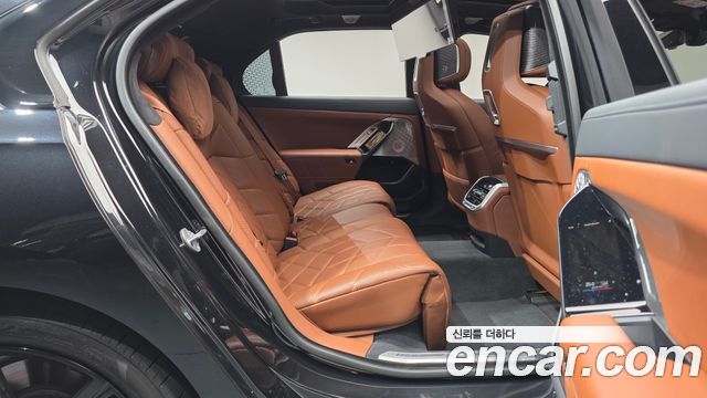 BMW i7 2024 — photo 17