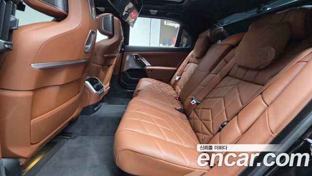 BMW i7 2024 — photo 18