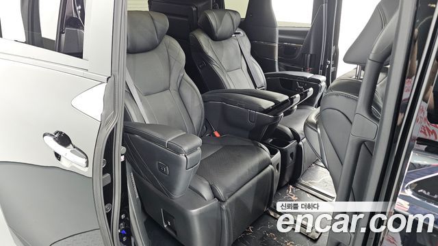 Toyota Alphard 2024 — photo 17
