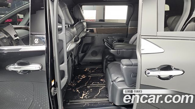 Toyota Alphard 2024 — photo 18