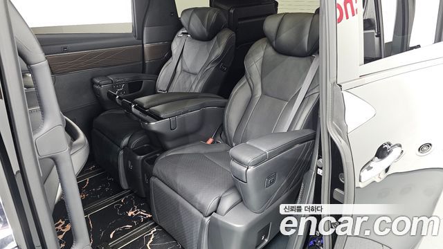 Toyota Alphard 2024 — photo 36