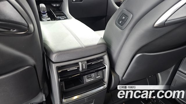 Toyota Alphard 2024 — photo 37