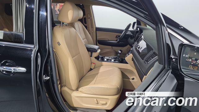 Kia Canival 2019 — photo 16