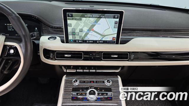 Lincoln Aviator 2022 — photo 21