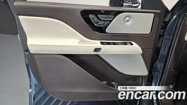 Lincoln Aviator 2022 — photo 14