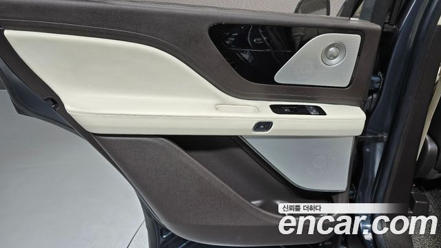 Lincoln Aviator 2022 — photo 15