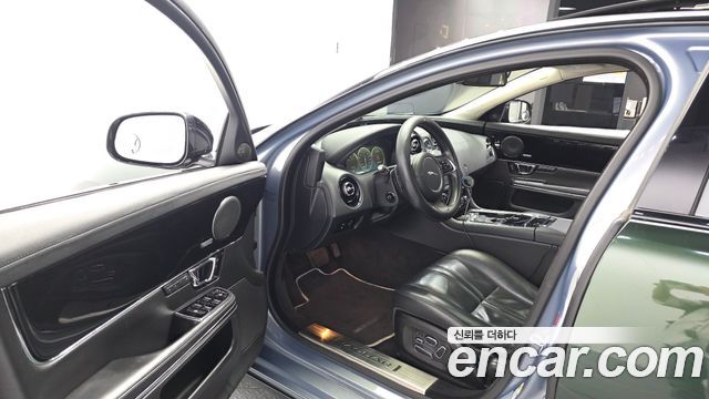 Jaguar XJ 2014 — photo 10
