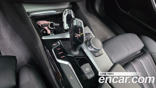 BMW 5-Series 2018 — photo 12