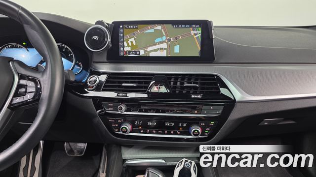 BMW 5-Series 2018 — photo 20