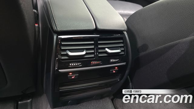 BMW 5-Series 2018 — photo 24