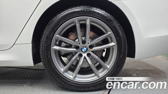 BMW 5-Series 2018 — photo 7