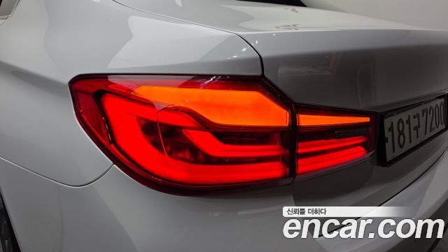 BMW 5-Series 2018 — photo 9