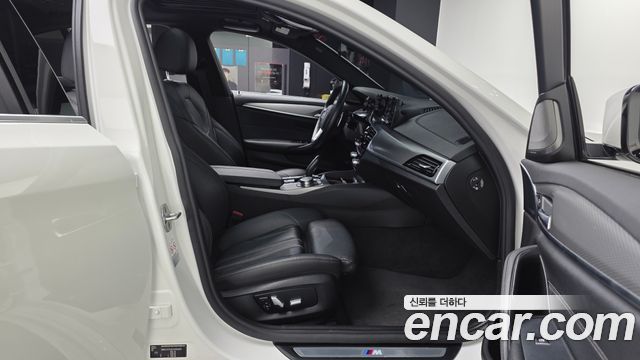 BMW 5-Series 2018 — photo 16