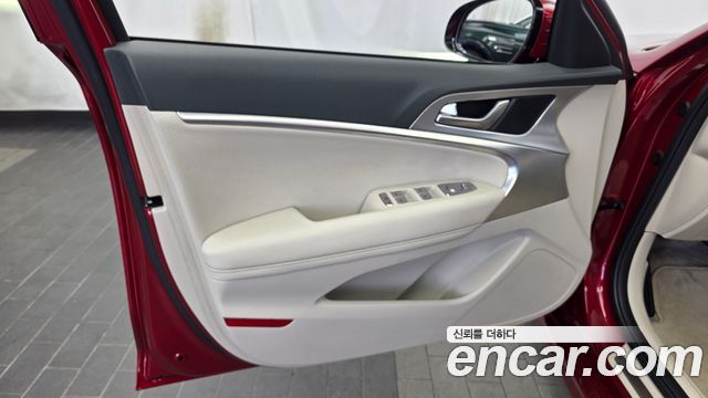 Genesis G70 2021 — photo 14