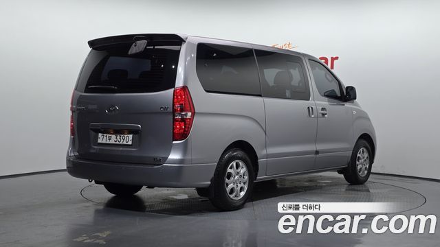 Hyundai Starex 2011 — photo 2