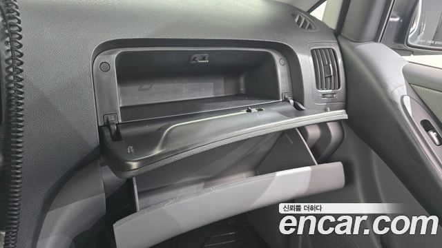 Hyundai Starex 2011 — photo 18