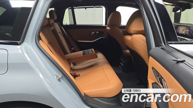 BMW 3-Series 2024 — photo 17