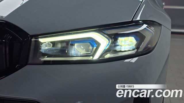 BMW 3-Series 2024 — photo 8