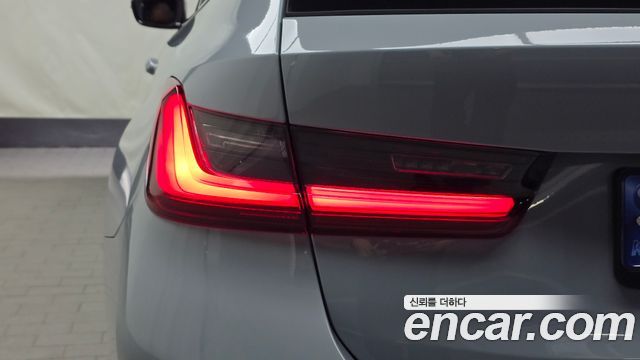 BMW 3-Series 2024 — photo 9